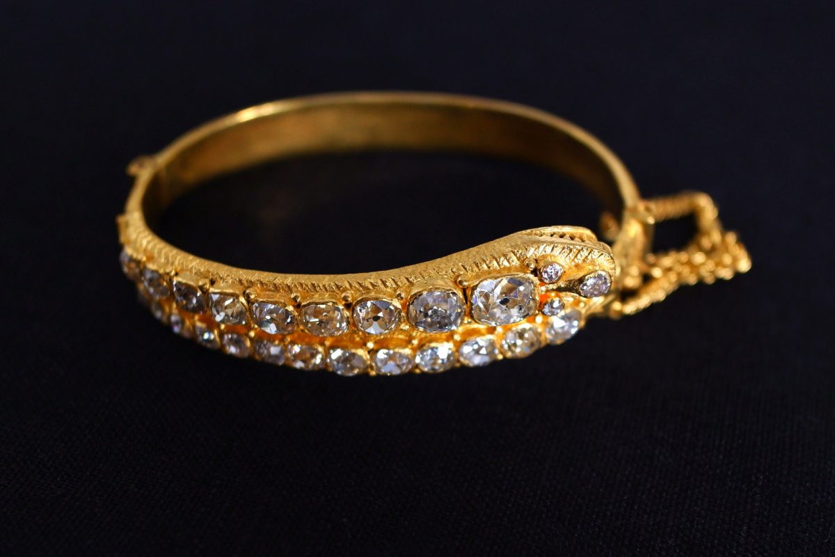 Bracelets: Buy Gold & Diamond Bracelet for Men & Women Online | Tanishq