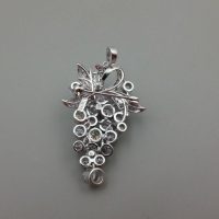 Gem Gardener, art nouveau diamond pendant, diamond cluster pendant white gold, grape diamond pendant, antique diamond pendant brooch, vintage diamond pendant white gold, antique white gold jewelry, white gold pendant singapore, diamond pendant singapore