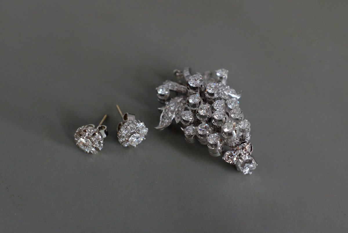 Gem Gardener, art nouveau diamond pendant, diamond cluster pendant white gold, grape diamond pendant, antique diamond pendant brooch, vintage diamond pendant white gold, antique white gold jewelry, white gold pendant singapore, diamond pendant singapore