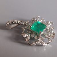 Colombian Emerald Snowflake Diamond Pendant 18k