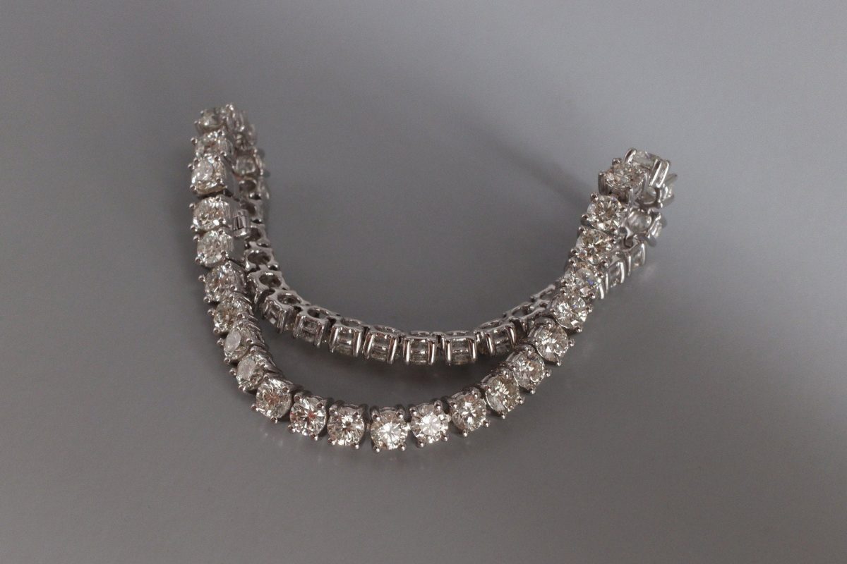 Gem Gardener, 7 ctw diamond tennis bracelet, flexible diamond tennis bracelet, buy diamond tennis bracelet singapore, diamond bracelet singapore, tennis bracelet bridal jewelry, VS diamond tennis bracelet, handmade diamond bracelet, diamond jewellery singapore, diamond jewelry singapore, fine diamond jewellery online shopping