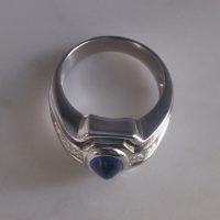 Gem Gardener, Blue Sapphire Sugarloaf Ring, blue sapphire ring mens, vintage gold rings mens, mens vintage sapphire rings, vintage rings for men, Vintage rings Singapore, mens retro rings, vintage mens gold rings, antique mens gold rings, pinky ring men, mens jade rings for sale, mens emerald rings, mens ring singapore, vintage gold mens jewelry, antique mens jewelry