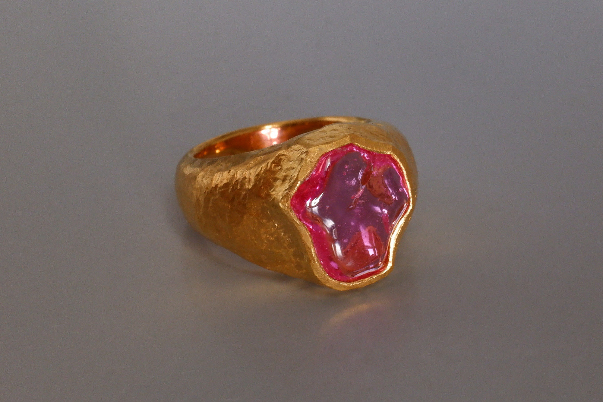 burmese pink sapphire ring, pink sapphire ring, 24k gold sapphire ring, pink sapphire ring singapore, SIJS