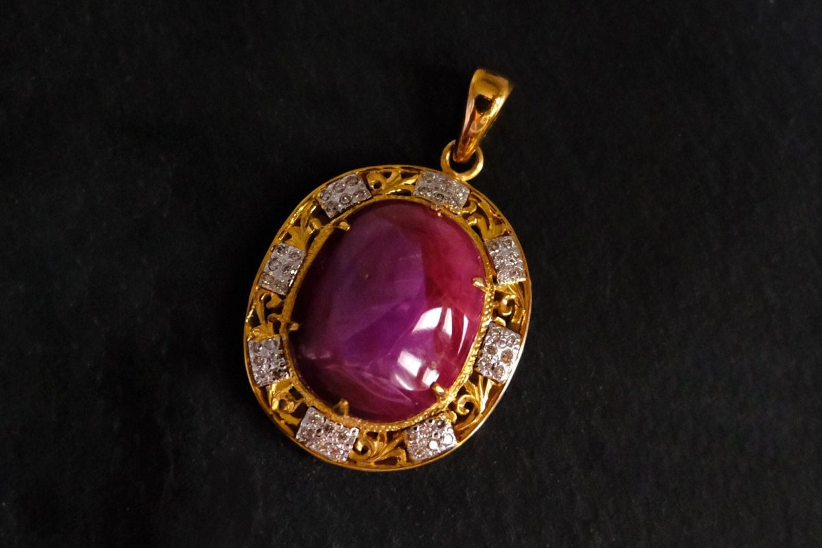 Gem Gardener, big ruby pendant, large ruby pendant, antique gold ruby pendant, vintage gold ruby pendant, ruby cabochon pendant