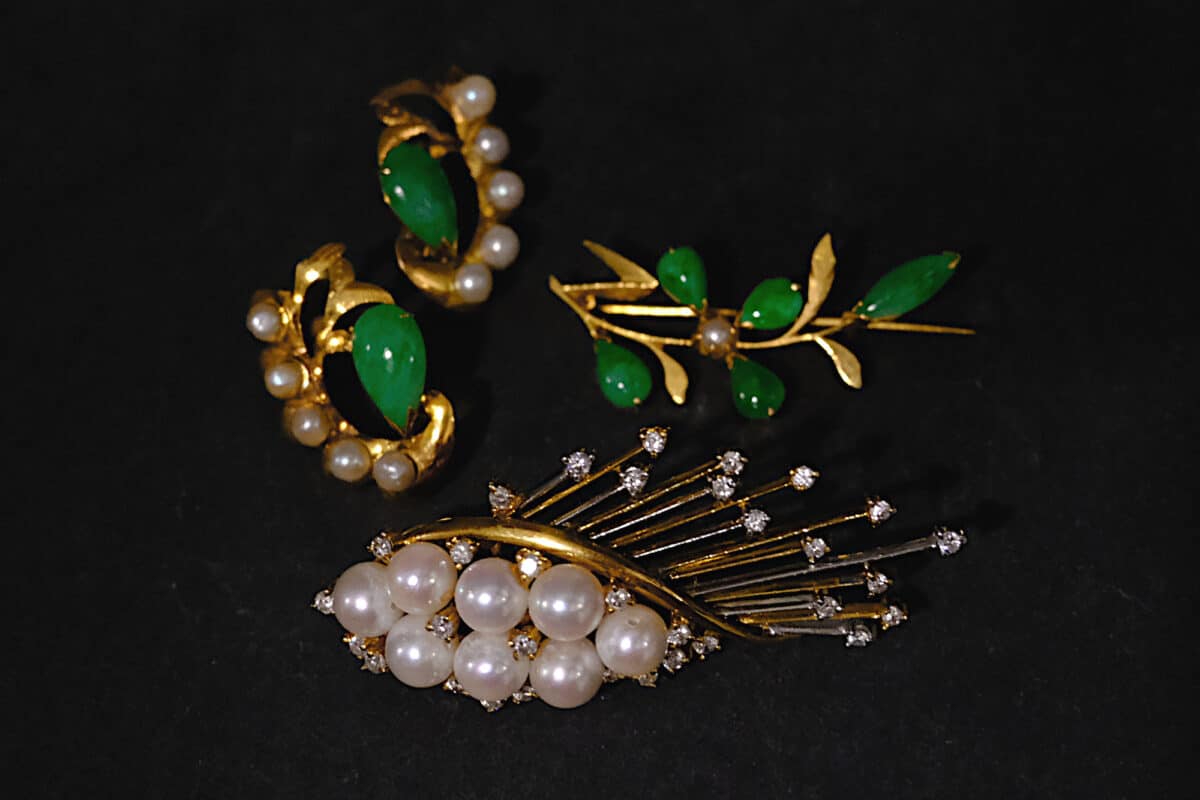 Gold brooch sales