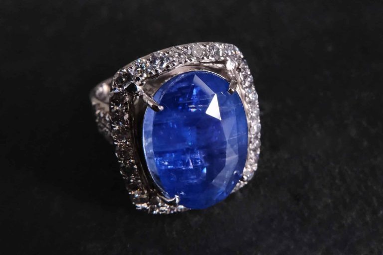 large sapphire diamond ring, big blue sapphire ring, buy large sapphire ring, blue sapphire ring singapore, natural unheated blue sapphire, Gem Gardener