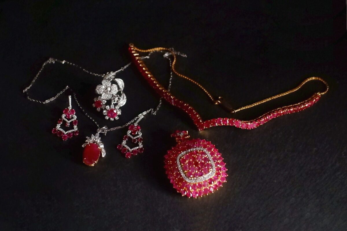 Natural Vintage Ruby Pendant Necklace 18k