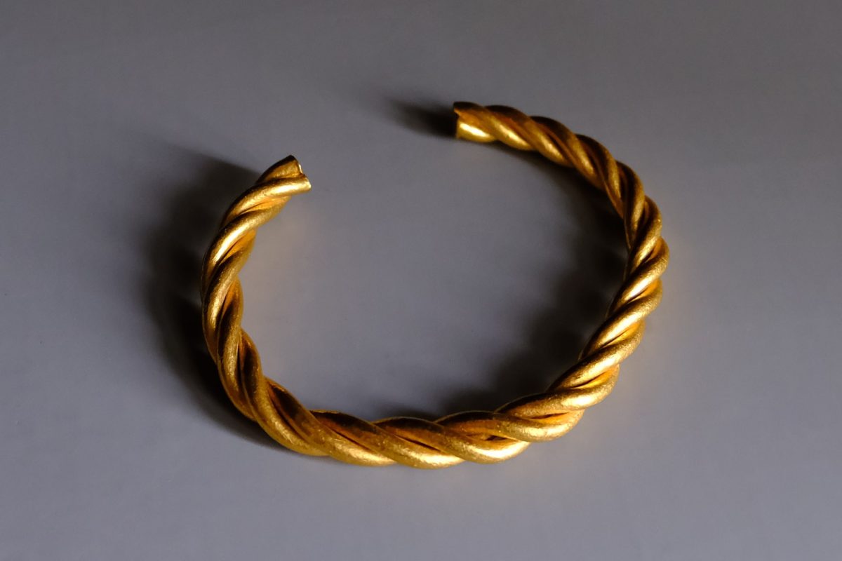 Solid Gold Cuff Bangle, gold twisted cuff bangle, 24k Gold Bangle Bracelet, gold bangle antique bracelet, antique gold chinese jewelry, 24k antique gold, antique gold bangles for sale, chinese 24k gold bangle, antique peranakan jewellery, Gem Gardener