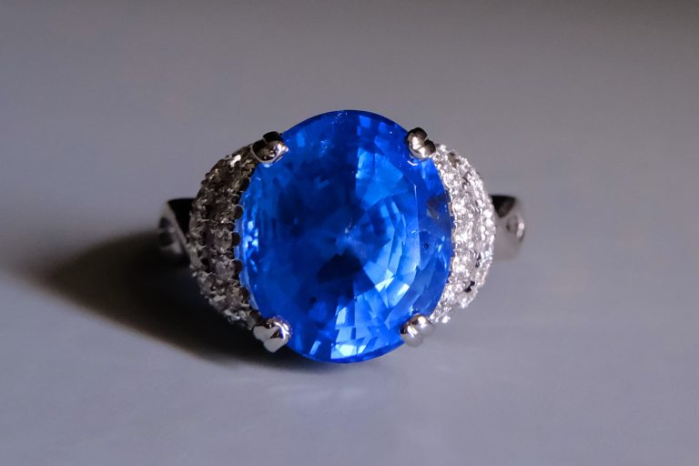 Cornflower Blue Sapphire Ring, unheated blue sapphire ring, intense cornflower blue sapphire, blue sapphire ring singapore, blue sapphire ring singapore price, unheated untreated blue sapphire, engagement ring singapore, Gem Gardener