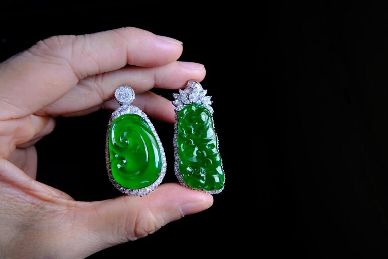 翡翠危料, guatemala jade vs myanmar jade, guatemala jade vs burmese jade, jadeite jade pendant, guatemalan jade pendant, guatemala jade jewelry, jade pendant singapore, high quality jade pendant, green jadeite jade price, guatemala green jade, imperial green jade pendant, fine jade jewelry hong kong, jade jewellery singapore, Gem Gardener