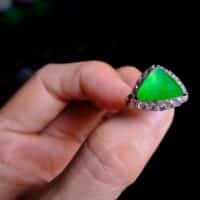 icy green jade, faceted jade ring, imperial green jade ring, 翡翠, 玻璃种, glassy jadeite, glass jadeite burma, icy jade ring, ice jade jewelry for sale, 冰种翡翠, jade jewellery singapore, jade ring singapore, modern jade ring singapore, Gem Gardener
