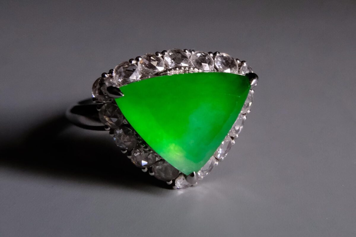 icy green jade, faceted jade ring, imperial green jade ring, 翡翠, 玻璃种, glassy jadeite, glass jadeite burma, icy jade ring, ice jade jewelry for sale, 冰种翡翠, jade jewellery singapore, jade ring singapore, modern jade ring singapore, Gem Gardener