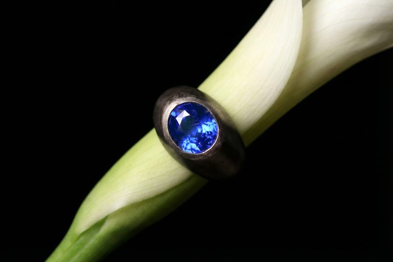 Black Gold Ring, blue sapphire black gold ring, royal blue sapphire ring, sapphire ring cartier, hemmerle rings, blue sapphire ring singapore, Gem Gardener