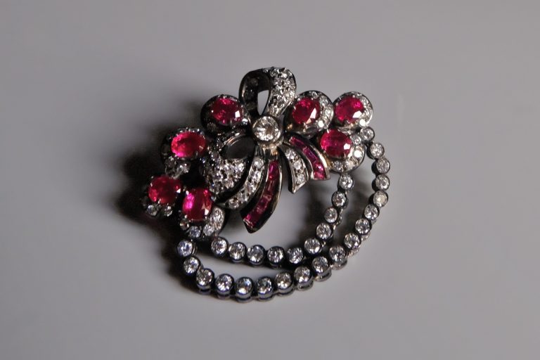 vintage ruby brooch pin, black and gold brooch pin, ruby bow brooch, ruby black gold, brooch pin singapore, antique gold ruby brooch, vintage ruby brooches for sale, fine jewelry brooches, Gem Gardener